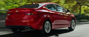 Hyundai-Elantra-2015-Brasil-traseira