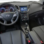 Hyundai-HB20-2014-automatico-Copa-do-Mundo-Fifa-Brasil-interior-painel