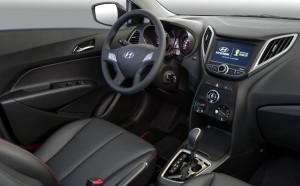 Hyundai-HB20-2014-automatico-Copa-do-Mundo-Fifa-Brasil-interior-painel-blueMediaTV