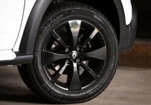 Renault-Sandero-Stepway-Tweed-serie-especial-2014-Brasil-branco-roda-preta