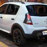 Renault-Sandero-Stepway-Tweed-serie-especial-2014-Brasil-branco-traseira