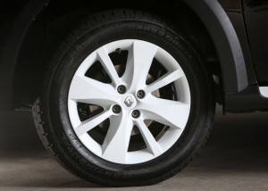 Renault-Sandero-Stepway-Tweed-serie-especial-2014-Brasil-preto-roda-branca