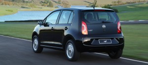 Volkswagen-up-2015-Brasil-black-traseira