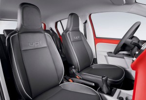 Volkswagen-up-2015-Brasil-red-interior-bancos