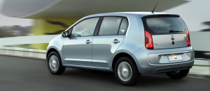 Volkswagen-up-2015-Brasil-traseira