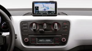 Volkswagen-up-2015-Brasil-white-interior-painel-GPS-maps-more