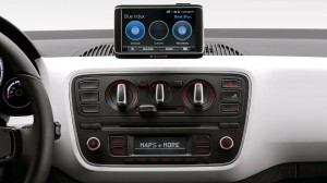 Volkswagen-up-2015-Brasil-white-interior-painel-maps-more