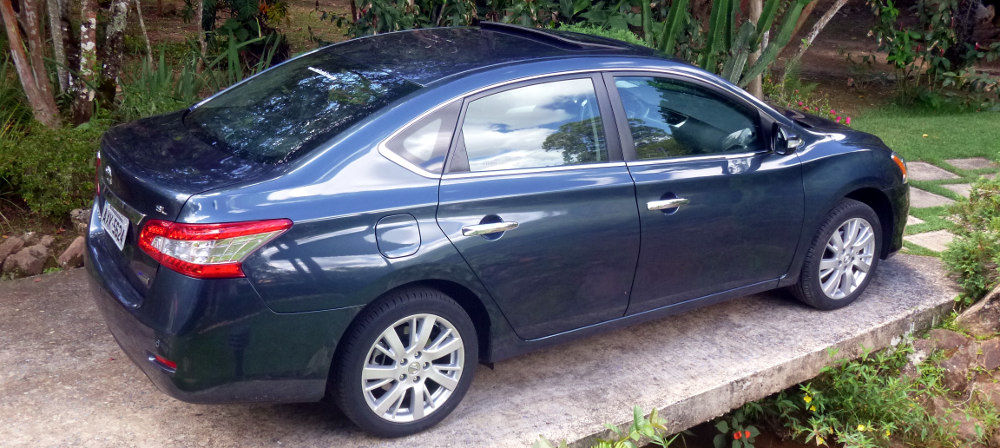 Nissan-Sentra-SL-2014-CVT-lateral