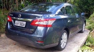Nissan-Sentra-SL-2014-CVT-traseira