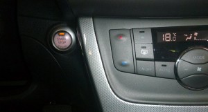 Nissan-Sentra-SL-2014-painel-detalhe