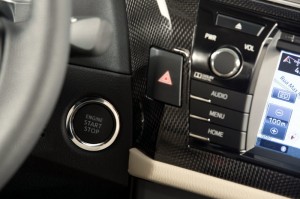Toyora-Corolla-Altis-Brasil-2015-CVT-Multi-Drive-painel-detalhe-star-stop-botao