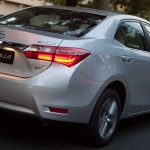 Toyora-Corolla-Altis-Brasil-2015-CVT-Multi-Drive-traseira