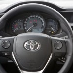 Toyora-Corolla-GLi-Brasil-2015-CVT-Multi-Drive-painel-instrumentos