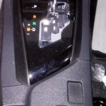 Toyota-Corolla-2015-GLi-Brasil-CVT-painel-acabamento-mal-feito-botao-Sport