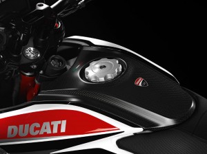 Ducati-Hypermotard-SP-2015-moto-detalhe