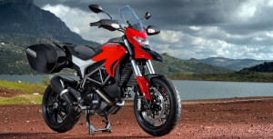 Ducati-Hyperstrada-2015-moto
