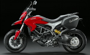 Ducati-Hyperstrada-2015-moto-perfil
