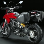 Ducati-Hyperstrada-2015-moto-traseira