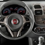 Fiat-Grand-Siena-2015-Brasil-painel