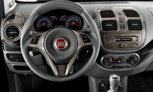 Fiat-Grand-Siena-2015-Brasil-painel