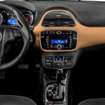 Fiat-Linea-2015-Brasil-Absolute-Dualogic-Plus-painel