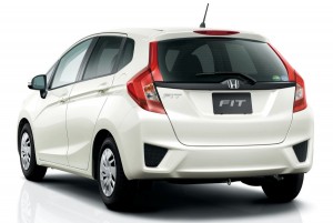 Honda-Fit-2015-CVT-traseira