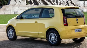 Volkswagen-up-take-move-2-portas-Brasil-2015-traseira