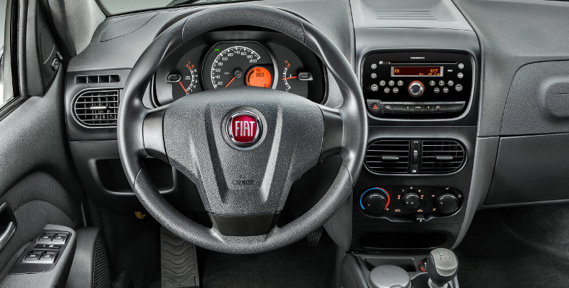 Fiat/Divulgação Fiat-Siena-EL-2015-painel