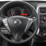 Nissan-New-March-SV-2015-Brasil-painel