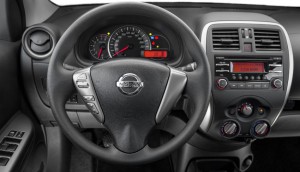 Nissan-New-March-SV-2015-Brasil-painel