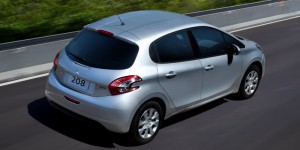 Peugeot-208-Active-2015-Brasil