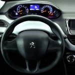 Peugeot-208-Active-2015-Brasil-painel-manual