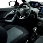 Peugeot-208-Allure-2015-Brasil-painel