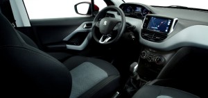 Peugeot-208-Allure-2015-Brasil-painel