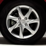 Peugeot-208-Allure-2015-Brasil-roda-pneu