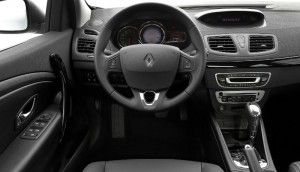 Renault-Fluence-GT-Line-Xtronic-CVT-painel