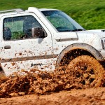 Suzuki-Jimny-4Sport-2015-Brasil-lama-trilha