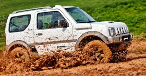 Suzuki-Jimny-4Sport-2015-Brasil-lama-trilha