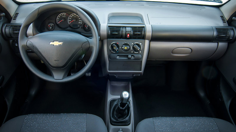 Chevrolet/Divulgação Chevrolet-Classic-2015-Brasil-LS-Advantage-interior-painel