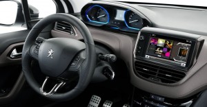 Peugeot-2008-2014-interior-painel-detalhe