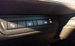 Peugeot-2008-crossover-suv-interior-detalhe-acabamento