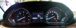 Peugeot-2008-crossover-suv-interior-detalhe-instrumentos