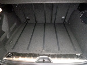 Peugeot-2008-crossover-suv-porta-malas