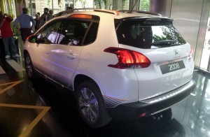 Peugeot-2008-crossover-suv-visual-traseiro
