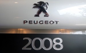 Peugeot-2008-crossover-suv-visual-traseiro-detalhe