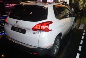 Peugeot-2008-crossover-suv-visual-traseiro2
