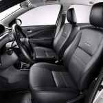 Toyia-Etios-Platinum-2014-Brasil-interior-couro