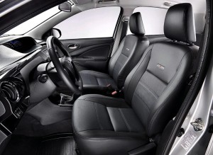Toyia-Etios-Platinum-2014-Brasil-interior-couro