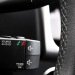 Renault-Sandero-Dynamique-2015-Brasil-comandos-som-bluetooth