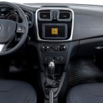 Renault-Sandero-Dynamique-2015-Brasil-interior-painel